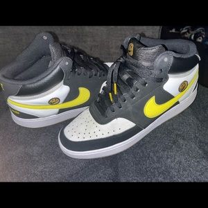 Nike Court Vision Mid
Go the Extra Smile